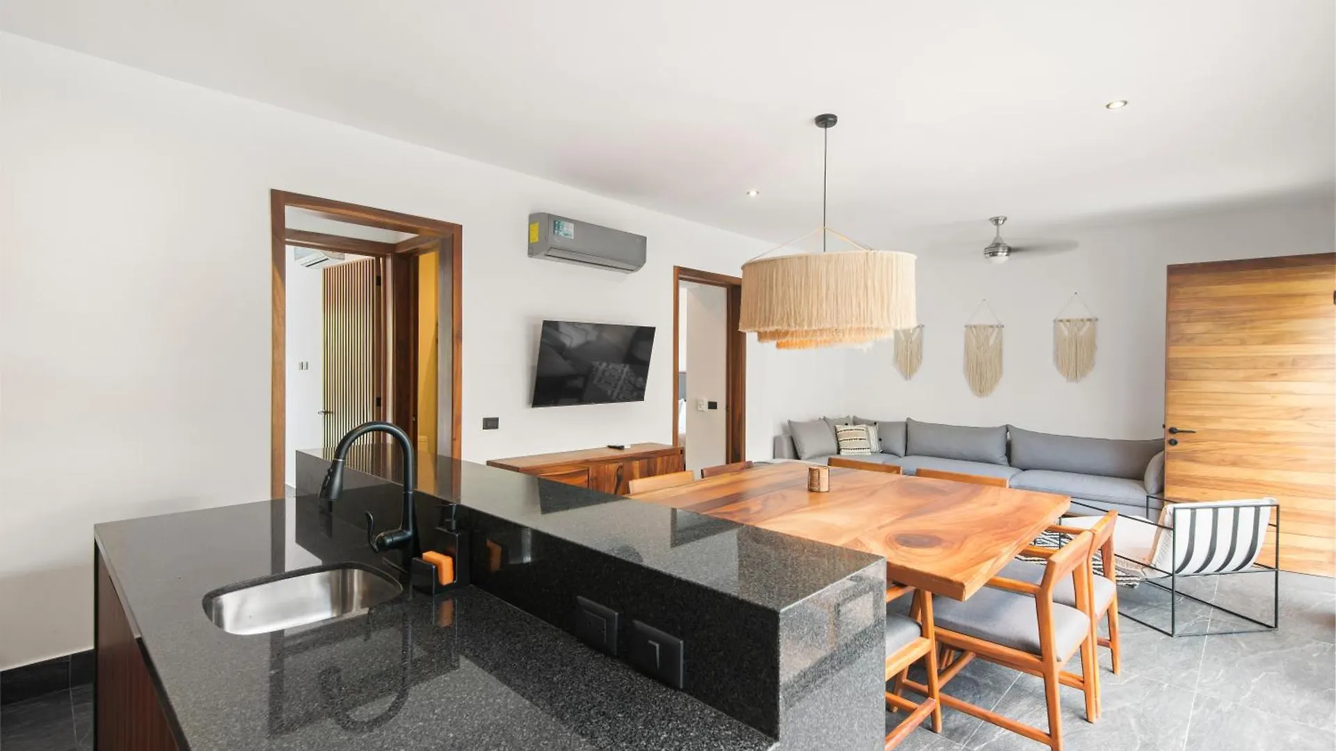 トゥルム La Veleta Getaway At Asana Leaf House Sleeps 12ヴィラ メキシコ